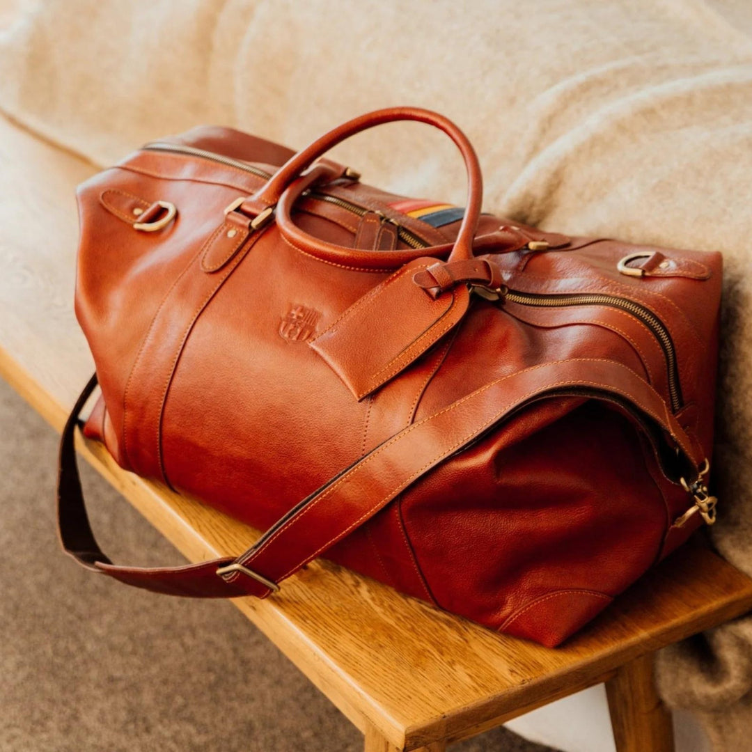 FC Barcelona Leather Weekender Bag - MODEST VINTAGE PLAYER LTD